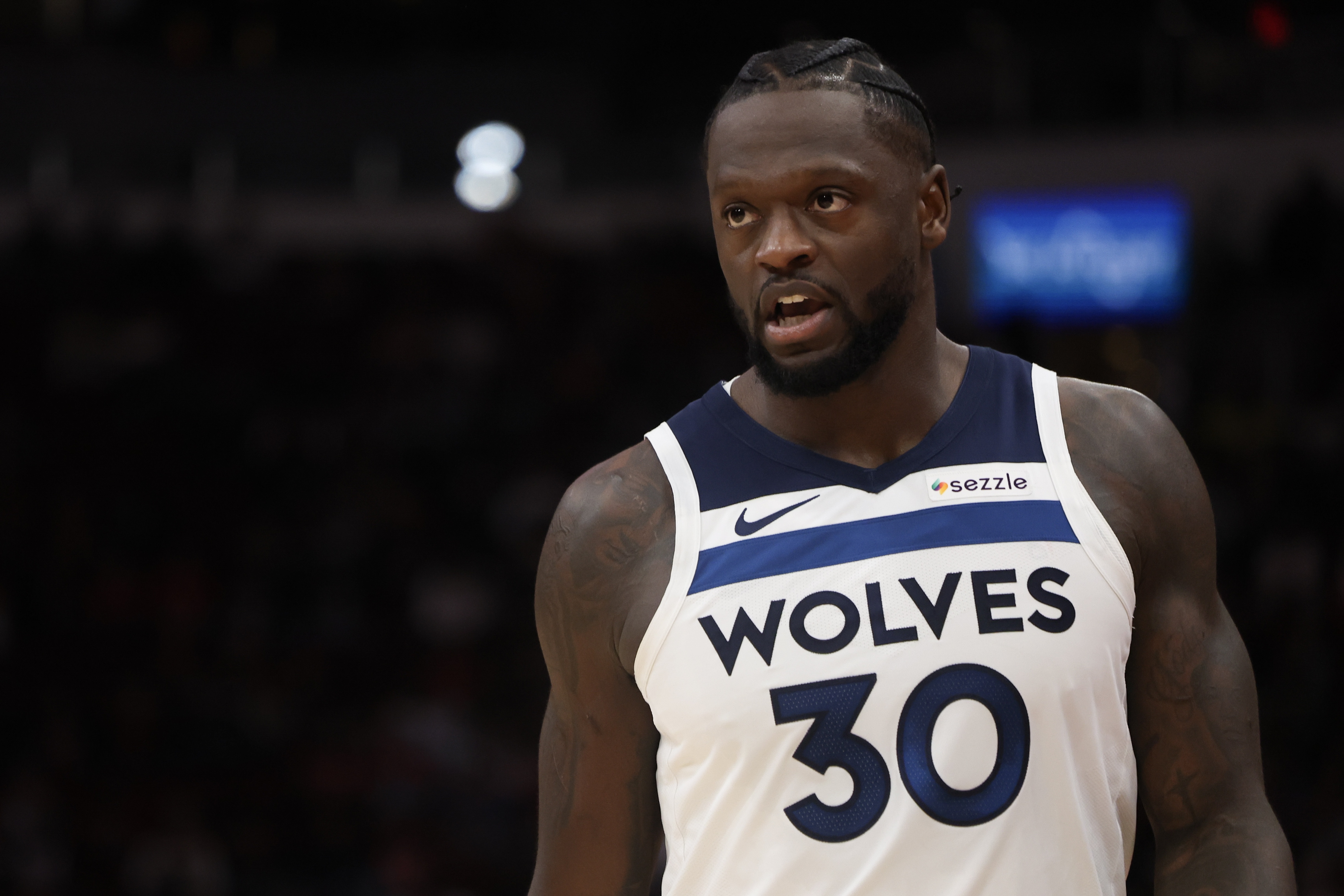 乐鱼注册-兰德尔出战23分钟 15中7&三分6中1拿18分7板2助 出现6失误